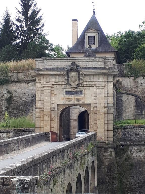 Entre Estuaire Et Citadelle Apartment Blaye Exterior photo